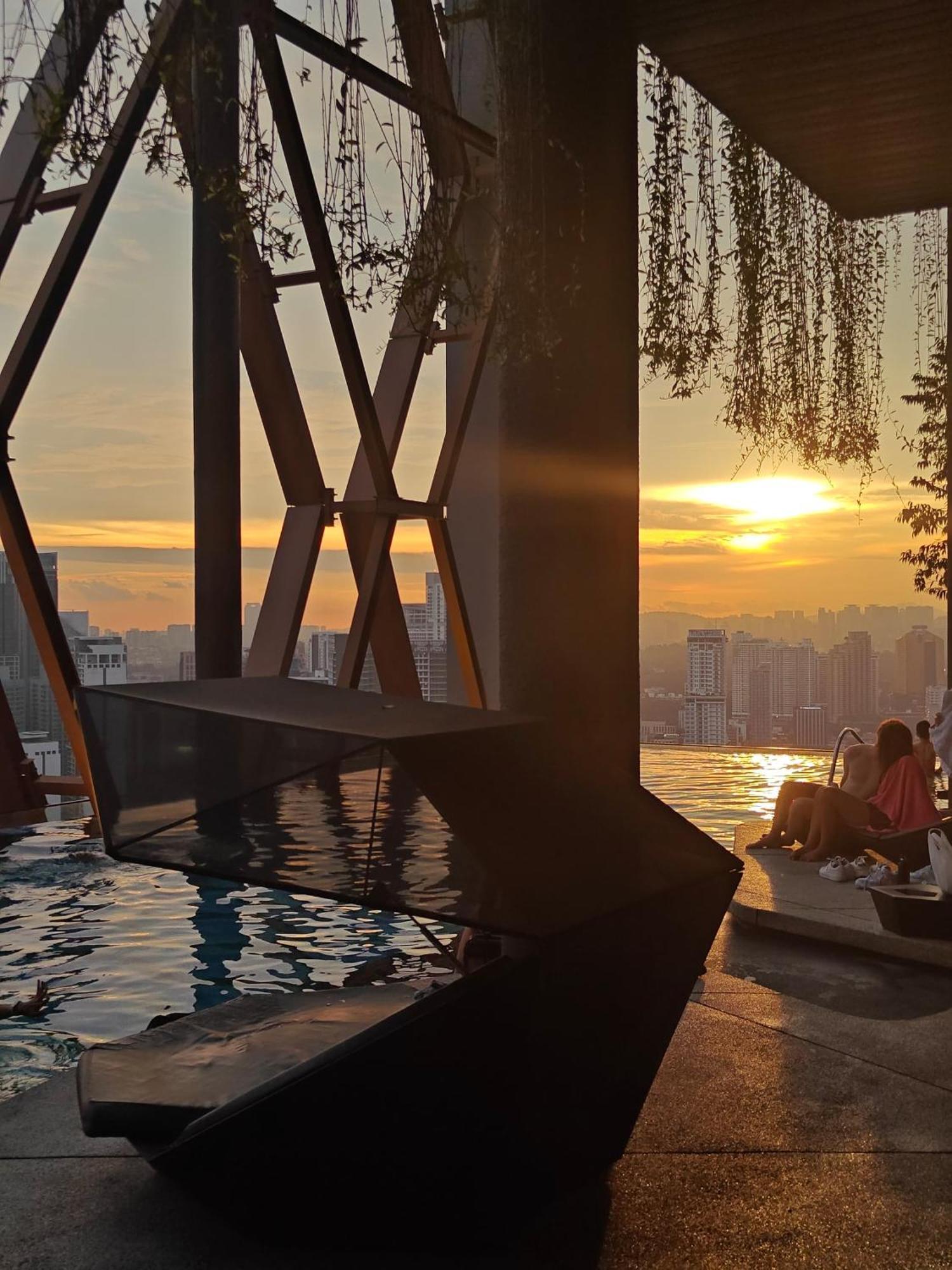Scarletz Suites Twin Tower Klcc Kuala Lumpur By Okidoki ภายนอก รูปภาพ